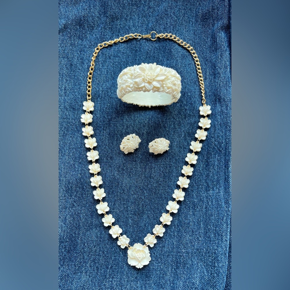 Rare Set Vintage 1950’s Celluloid Bracelet Clip On Earrings Necklace